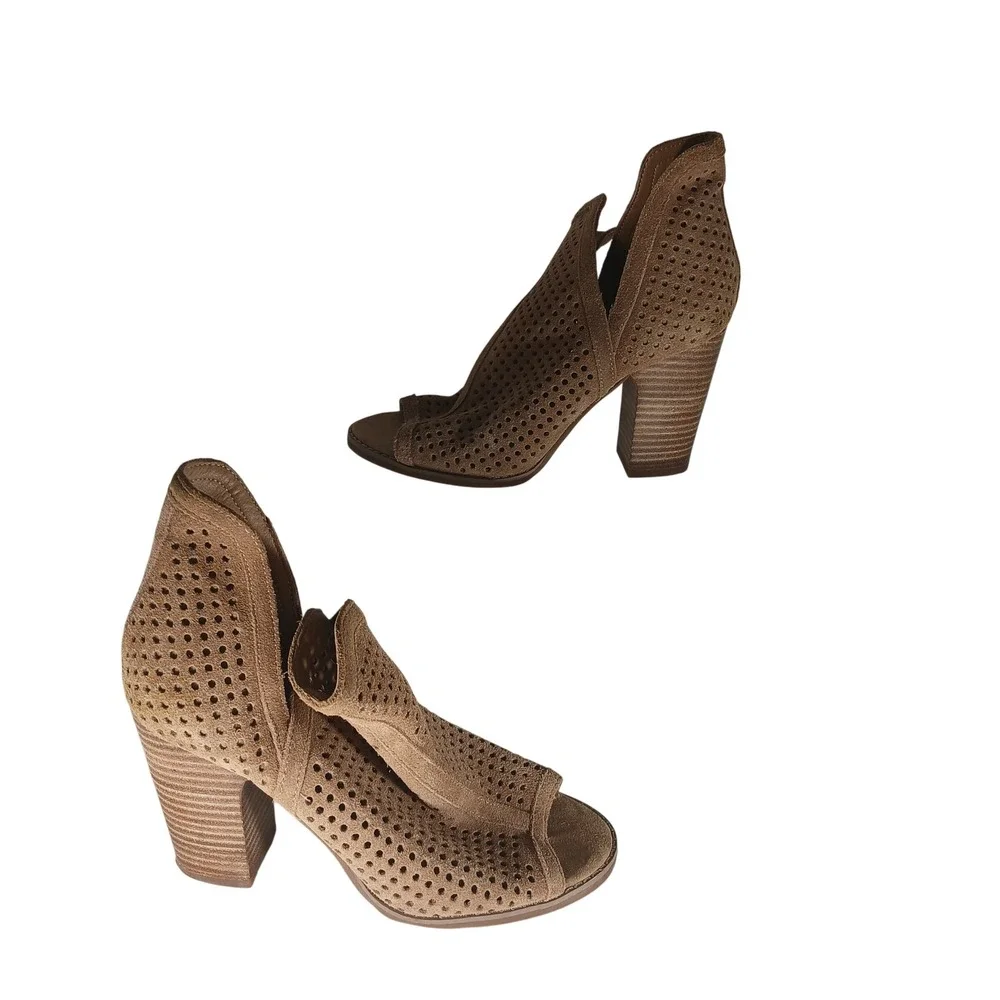 Lucky Brand Larise Booties 6M Tan Suede Perforated Peep Toe Block Heel Boho Chic